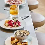 Noucha 4* Parijs
