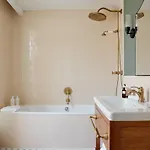 Noucha 4* Parijs