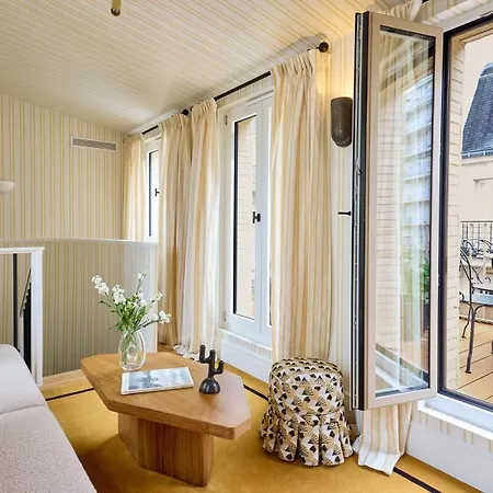 Noucha 4* París